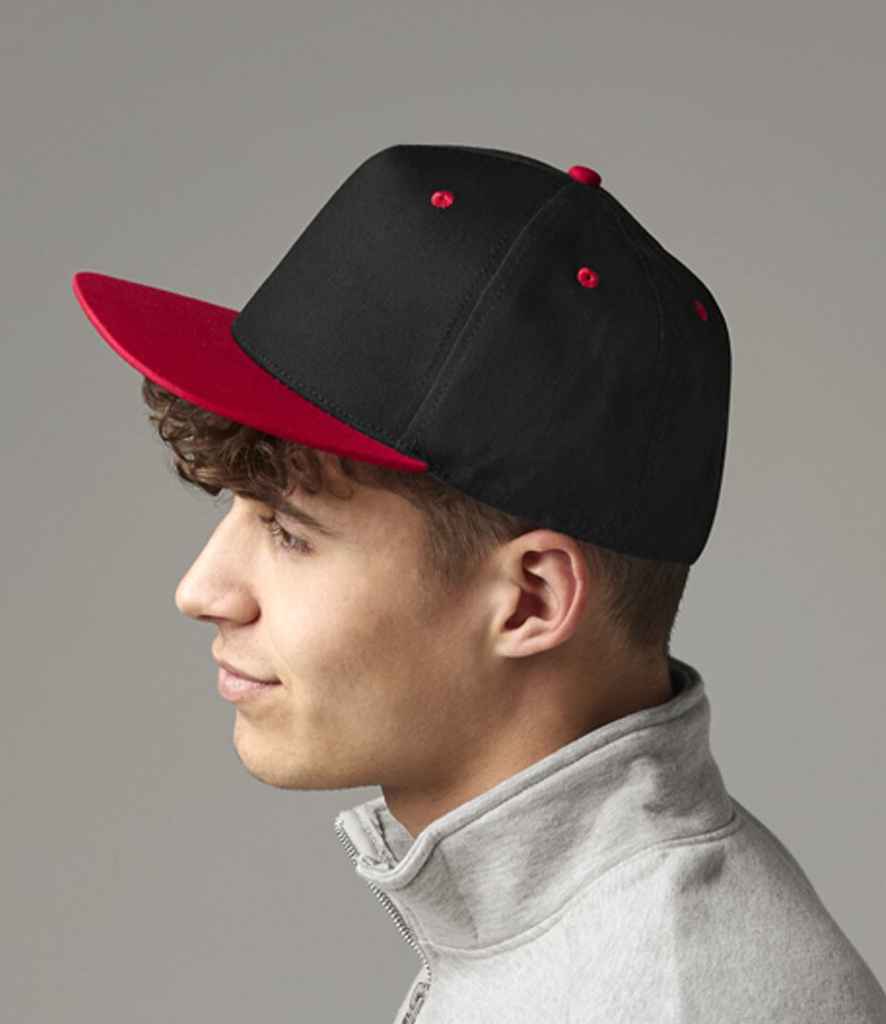Beechfield BB610C Black/Classic Red Model -  Ready to be Printed by Custard Workwear - Cheap Personalised and Customised Workwear in Nottinghamshire, Derbyshire and Leicestershire